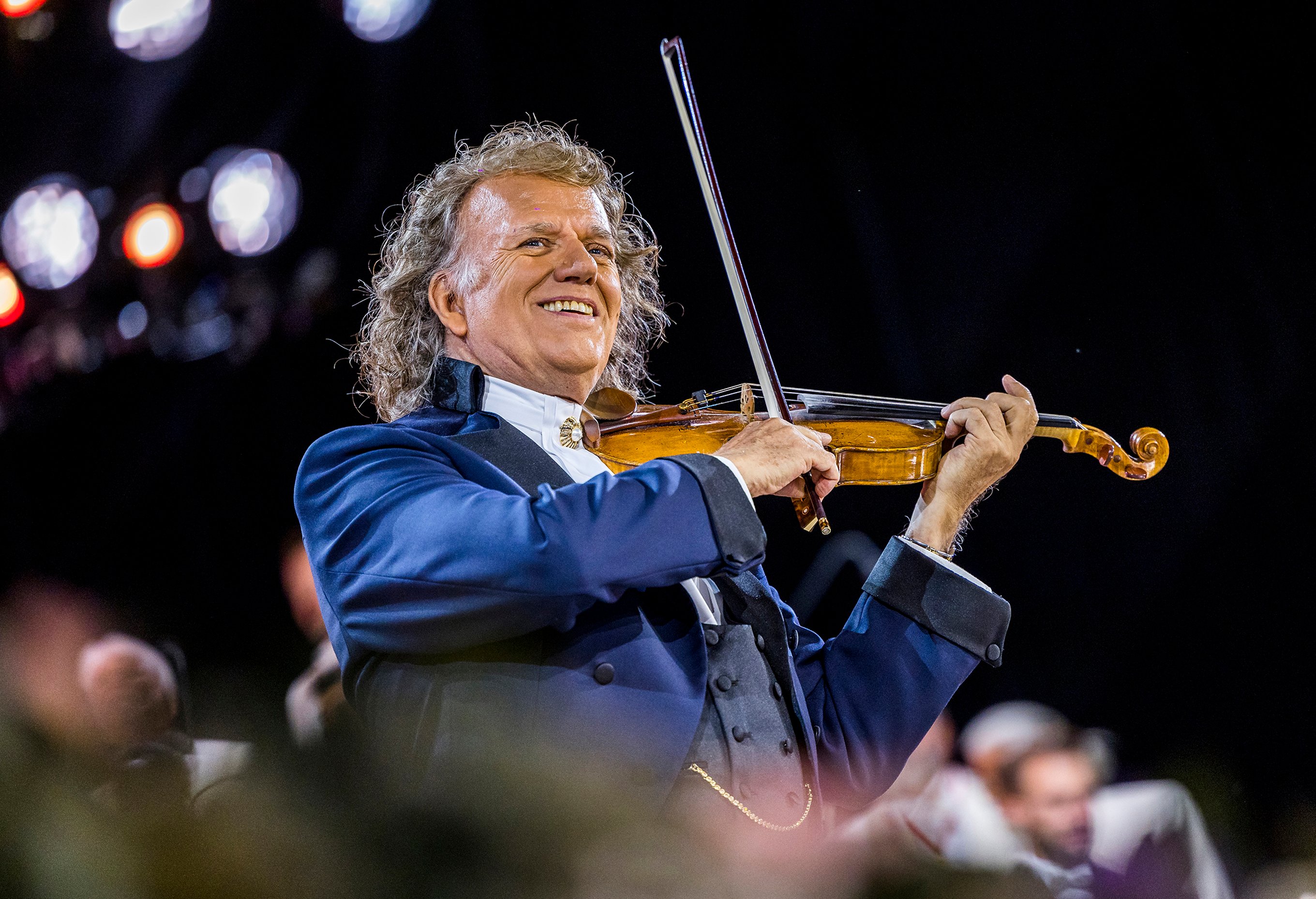 Love Is All Around Credit Andre Rieu Productions Piece Of Magic Entertainment (1) 300DPI